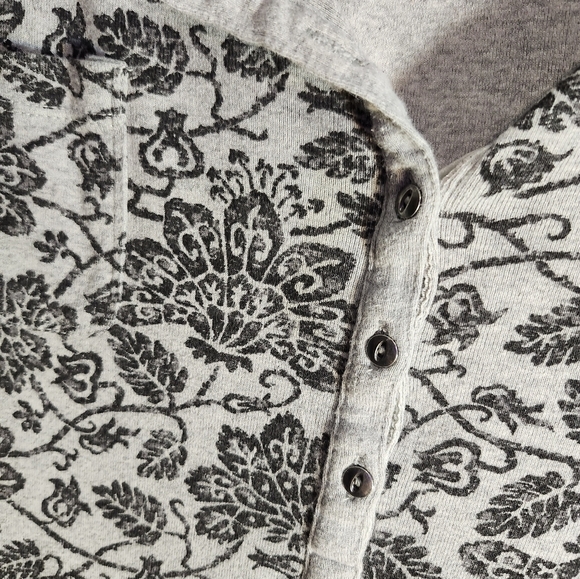Chaps 100% Cotton Black and Gray Floral Blouse Knit Sz 2Z - Picture 4 of 9